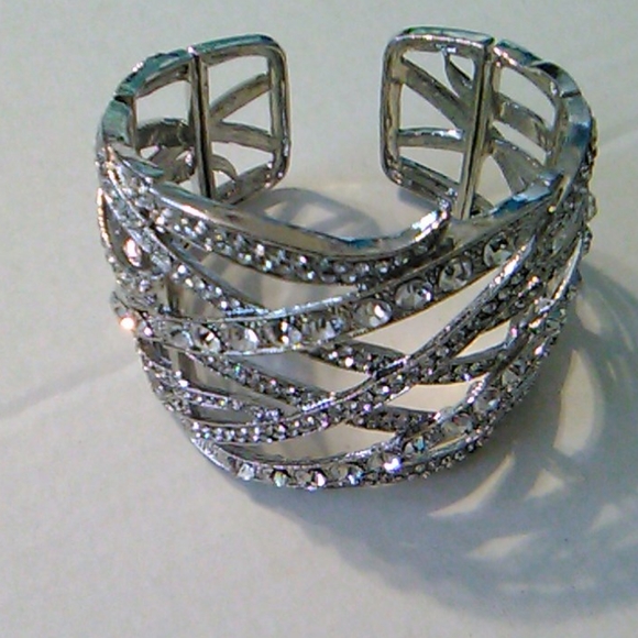 Nwot Crystal Bracelet - Picture 2 of 7